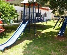 Parque infantil amplo e estruturado